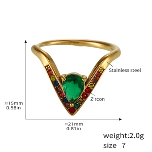 Détails techniques de bague en acier inoxydable avec zircon vert et pierres colorées