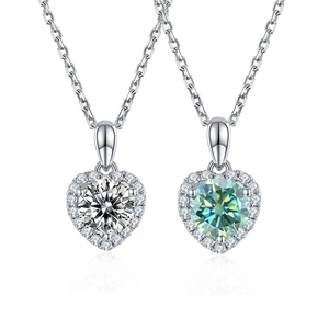 Collana con ciondolo a cuore halo in argento S925 con moissanite bianca e verde acqua