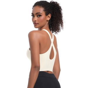 Détail de la brassière de sport ivoire avec dos croisé et tissu élastique sans couture