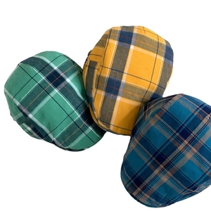 Casquette gavroche vintage pour femme avec motif à carreaux vert jaune et bleu