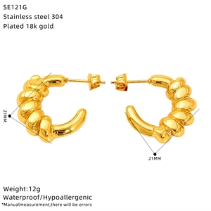 Detail of 21mm gold-plated stainless steel rope hoop earrings with size measurements