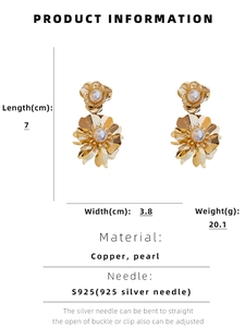 Infographie montrant les dimensions et le poids des boucles d'oreilles fleurs dorées avec perles