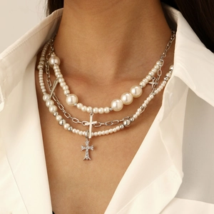 Collar de perlas multicapa y cadena de plata con colgantes de cruz estilo Y2K punk