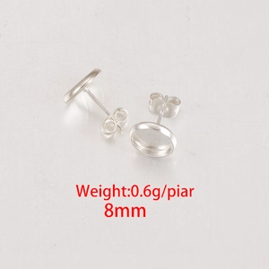 Macro view of 8mm silver stainless steel stud earring base with weight measurement info