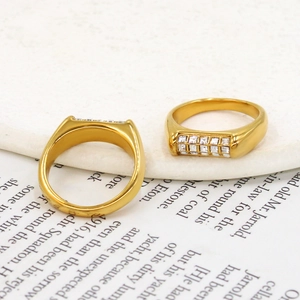 Flat edge 18K gold plated titanium ring with double rows of square zircon stones