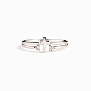 S925 sterling silver cross ring with heart-shaped zircon stones and polished finish