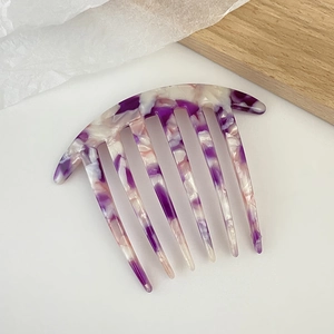 Minimalist 7-tooth acetate hair comb with elegant purple marble pattern on white surface