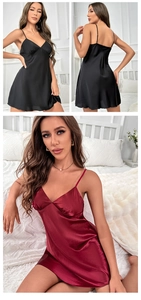 Détails de chemise de nuit en satin avec col en V, plis délicats et fines bretelles