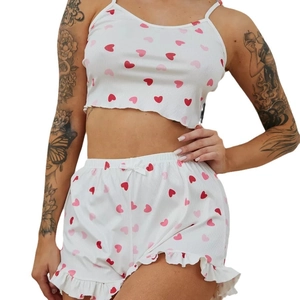 Ensemble de pyjama d'été pour femmes avec caraco à cœurs et short à volants blanc