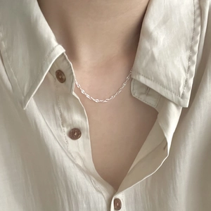 Minimalist S925 sterling silver anchor link necklace worn on model neck for women