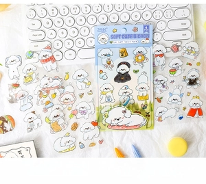Lot détaillé de 4 autocollants mignons de Bichon Frisé sur fond texturé blanc