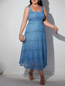 Robe de soirée bleue à paillettes grande taille sans manches avec silhouette en ligne A