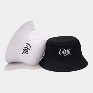 Bobs minimalistes en coton noir et blanc avec broderie Gigi pour protection solaire chic