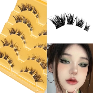 Five pairs of natural long and voluminous fox-eye false eyelashes for a lifted look