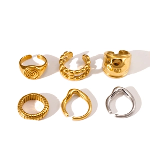 Set of 18k gold plated stainless steel rings featuring spiral and hammered textures