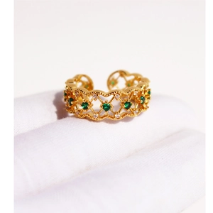 Vintage Palace Style Emerald Green Zirconia Hollow Out Open Ring For Women Brass Gold Plated Adjustable Lace Edge Finger Ring Jewelry