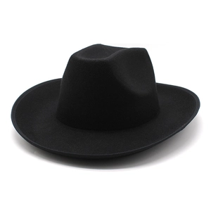 Classic black felt cowboy hat with 8cm rolled brim and vintage western fedora style
