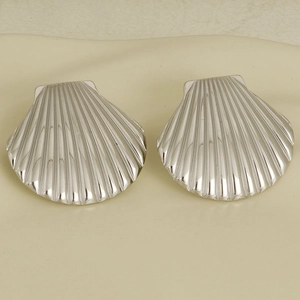 Macro shot of silver scallop shell earrings with vertical texture on 304 stainless steel
