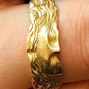 Classic gold Venus face sculpture open ring with intricate portrait relief for men and women