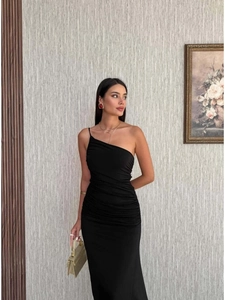 Elegant black one-shoulder ruched maxi dress with a slim-fit asymmetrical design