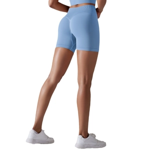 Short de yoga bleu clair sans couture à taille haute avec effet push-up pour le fitness
