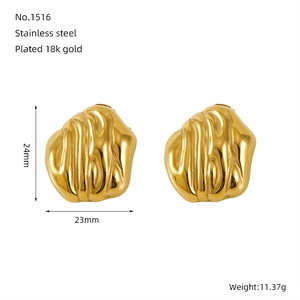 Detail of 18K gold plated stainless steel earrings with irregular geometry and size specs