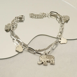 Bracelet double couche en acier inoxydable argenté avec breloque éléphant et reflet miroir