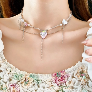 Doppellagige Perlenkette mit rosa Erdbeere-Herzanhänger und süßen Blumen-Charms