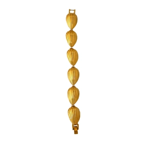 Detail of 18k gold plated titanium bracelet with textured teardrop links and clasp