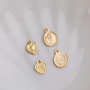 14K Gold Vergoldete Queen Münzen und Herzanhänger für DIY Schmuck und Halsketten