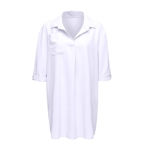 Detalle del vestido camisero blanco midi con cuello de solapa y botones de manga