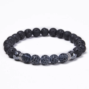 Makroaufnahme des Armbands mit 8mm verwittertem Achat, Lavastein und Hämatitperlen