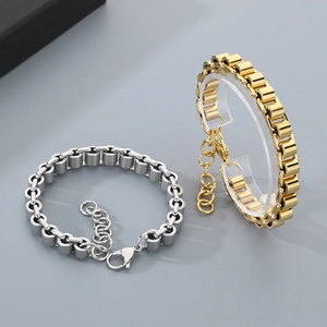 Details von verstellbaren Bambus-Gliederarmbändern aus Edelstahl in Gold und Silber