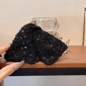 Pince à cheveux triangle en acrylique avec paillettes noires et nœud pour coiffure élégante