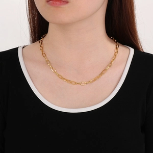 Close-up of a gold box chain necklace on model neck, elegant minimalist jewelry detail