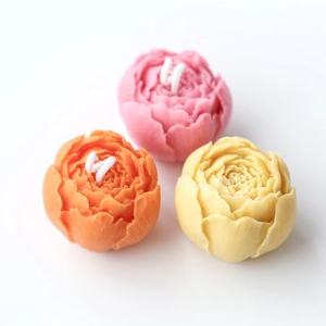 Silikonform für Blumenkerzen in Rosenknospenform in den Farben Rosa, Orange und Gelb