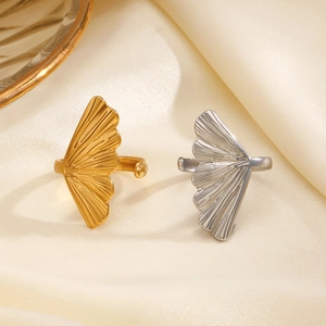Adjustable stainless steel ginkgo leaf rings in gold and silver finish with detailed veins