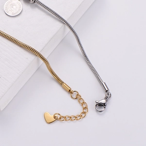 Bracelet chaîne serpent vintage avec pièce de monnaie en or et argent et charm cœur