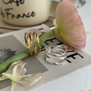 Elegant 925 sterling silver hollow crisscross wave ring in gold and silver finishes