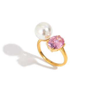 Adjustable 18K gold-plated stainless steel ring featuring a pink gem and white pearl
