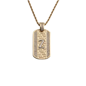 Collier avec pendentif rectangulaire doré, lettre Z argentée et zircons sur chaîne torsadée