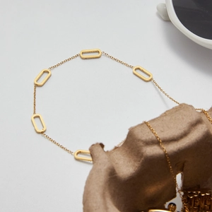 Classic 18K gold plated stainless steel necklace featuring elegant oval link chain design