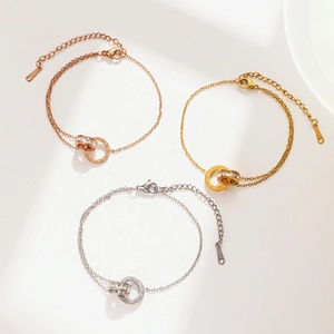 Bracelet Double Chaîne Acier Inoxydable Anneaux Entrelacés Chiffres Romains Zircon Bijoux Élégants Pour Femmes