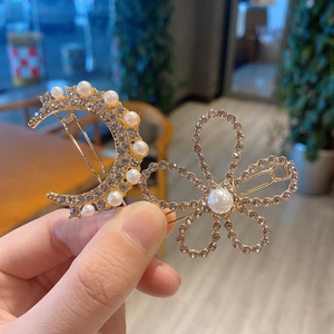 Elegante set de pinzas doradas con diseños de luna y flores, perlas y diamantes de imitación