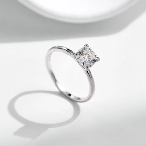 Elegant S925 sterling silver ring featuring a 1 carat square cut moissanite solitaire