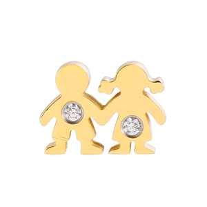 Détail d'un pendentif en acier inoxydable doré garçon et fille avec cristal étincelant