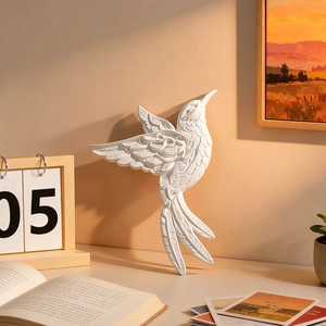 Sculpture murale de colibri blanc avec texture de plumes pour décoration d'intérieur