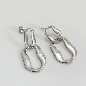 Modern 925 sterling silver geometric interlocking earrings with textured wavy finish