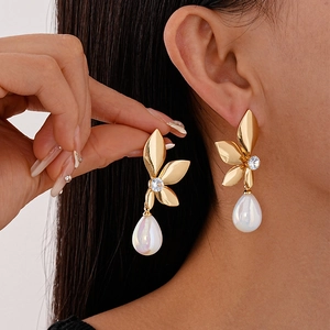 Minimalist High End Gold Leaf Water Drop Imitation Artificial Pearl Earrings With Zircon And 925 Sterling Silver Earring Post