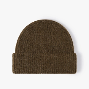 Gorro de punto de lana grueso color marrón café oscuro con diseño de vuelta clásico